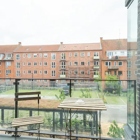 Fantastic 2-bed W Balcony דירה *